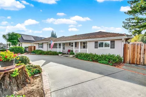 Exterior - 689 W C St, Dixon, CA 95620 photo 9 of 26