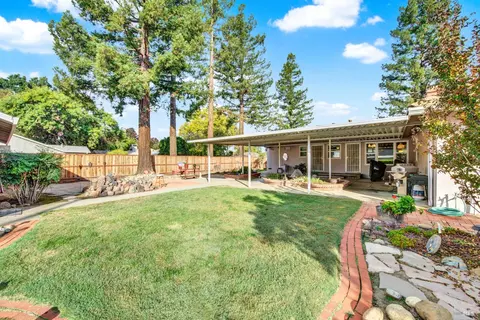 Exterior - 689 W C St, Dixon, CA 95620 photo 17 of 26
