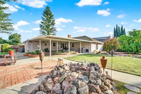 Exterior - 689 W C St, Dixon, CA 95620 photo 15 of 26