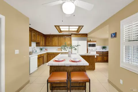 Kitchen - 689 W C St, Dixon, CA 95620 photo 4 of 9