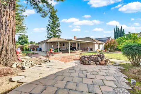 Exterior - 689 W C St, Dixon, CA 95620 photo 14 of 26
