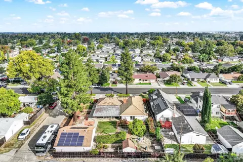 View/Area - 689 W C St, Dixon, CA 95620 photo 8 of 10