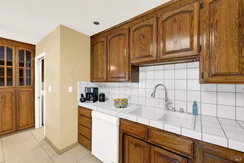 Kitchen - 689 W C St, Dixon, CA 95620 photo 6 of 9