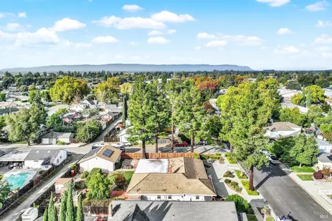 View/Area - 689 W C St, Dixon, CA 95620 photo 5 of 10