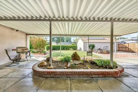 Exterior - 689 W C St, Dixon, CA 95620 photo 23 of 26
