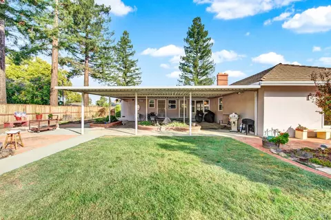 Exterior - 689 W C St, Dixon, CA 95620 photo 16 of 26