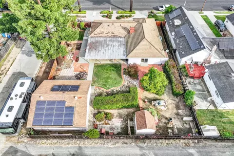View/Area - 689 W C St, Dixon, CA 95620 photo 9 of 10