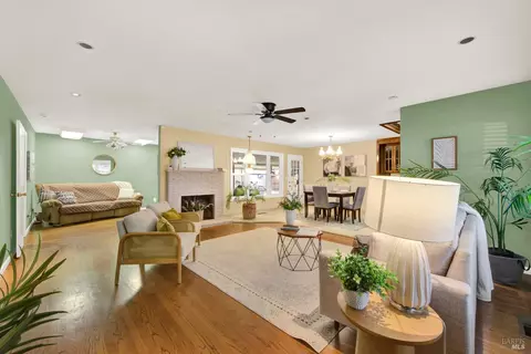 Living - 689 W C St, Dixon, CA 95620 photo 1 of 2