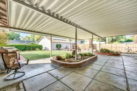 Exterior - 689 W C St, Dixon, CA 95620 photo 22 of 26