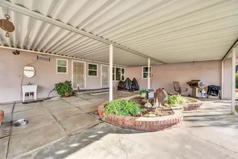 Exterior - 689 W C St, Dixon, CA 95620 photo 20 of 26