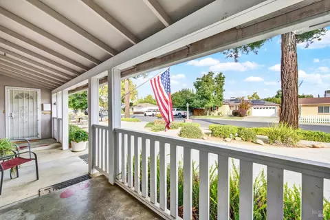 Exterior - 689 W C St, Dixon, CA 95620 photo 12 of 26