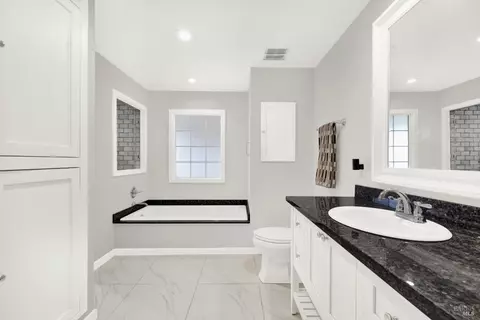 Bath - 2125 Mecca Ct, Fairfield, CA 94534 photo 3 of 5
