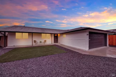 880 Trysail Ct, Vacaville, CA 95687