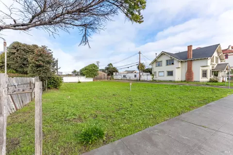 119 E Pine St, Fort Bragg, CA 95437