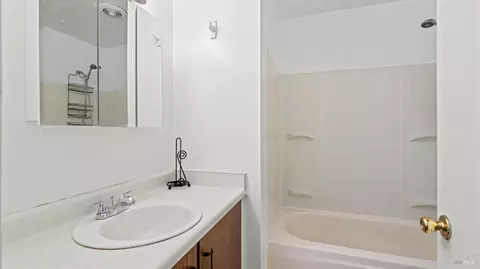 Bath - 818 Falcon Dr, Vallejo, CA 94589 photo 1 of 2