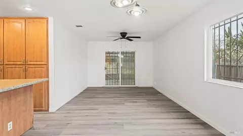 Living - 818 Falcon Dr, Vallejo, CA 94589 photo 4 of 5
