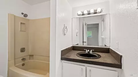 Bath - 818 Falcon Dr, Vallejo, CA 94589 photo 2 of 2