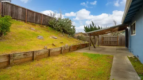 Exterior - 818 Falcon Dr, Vallejo, CA 94589 photo 4 of 9
