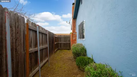 Exterior - 818 Falcon Dr, Vallejo, CA 94589 photo 2 of 9
