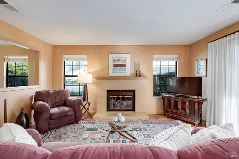 Living - 554 7th St W, Sonoma, CA 95476 photo 2 of 3