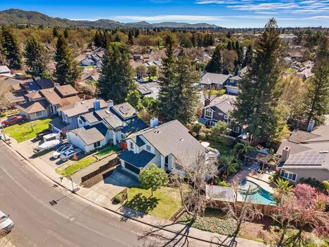 View/Area - 140 Billington Ln, Windsor, CA 95492 photo 6 of 10