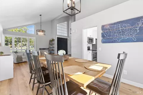 Dining - 140 Billington Ln, Windsor, CA 95492 photo 5 of 5