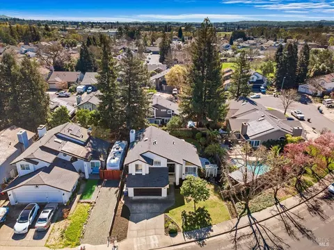 View/Area - 140 Billington Ln, Windsor, CA 95492 photo 4 of 10