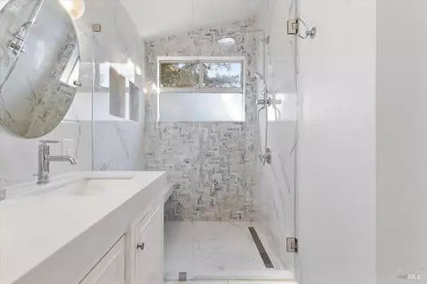 Bath - 140 Billington Ln, Windsor, CA 95492 photo 4 of 5