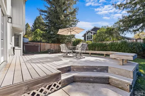 Exterior - 140 Billington Ln, Windsor, CA 95492 photo 4 of 10