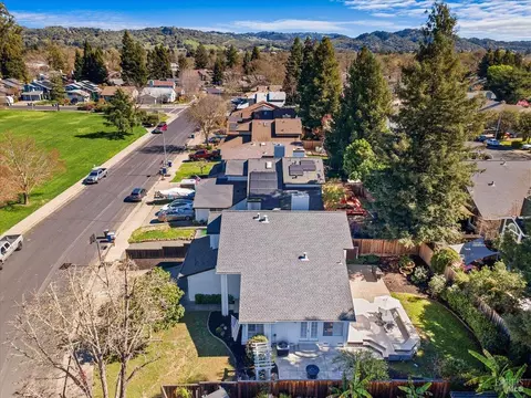 View/Area - 140 Billington Ln, Windsor, CA 95492 photo 3 of 10