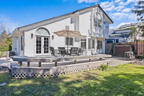 Exterior - 140 Billington Ln, Windsor, CA 95492 photo 9 of 10