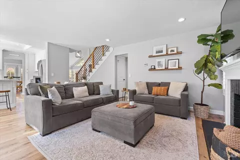 Living - 140 Billington Ln, Windsor, CA 95492 photo 4 of 7
