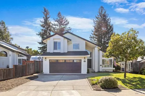 Exterior - 140 Billington Ln, Windsor, CA 95492 photo 3 of 10