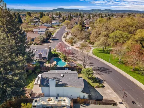 View/Area - 140 Billington Ln, Windsor, CA 95492 photo 2 of 10