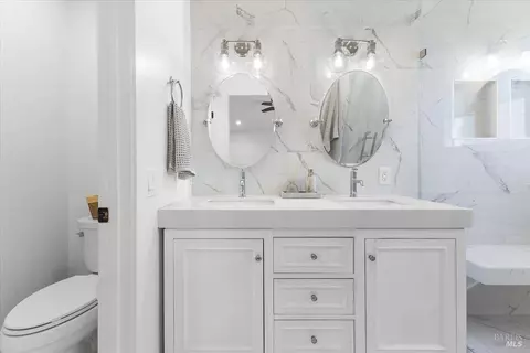 Bath - 140 Billington Ln, Windsor, CA 95492 photo 1 of 5