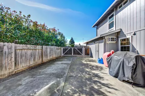 Exterior - 369 Kendrick Ln, Vacaville, CA 95687 photo 19 of 22