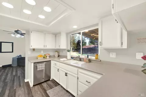 Kitchen - 369 Kendrick Ln, Vacaville, CA 95687 photo 6 of 6