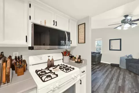 Kitchen - 369 Kendrick Ln, Vacaville, CA 95687 photo 4 of 6