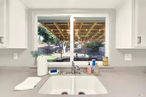 Kitchen - 369 Kendrick Ln, Vacaville, CA 95687 photo 3 of 6
