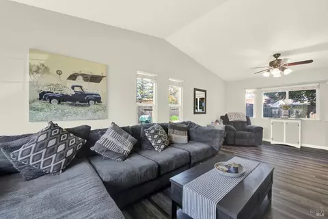 Living - 369 Kendrick Ln, Vacaville, CA 95687 photo 2 of 4