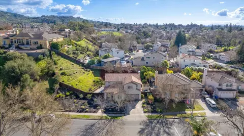 1231 Cayetano Dr, Napa, CA 94559