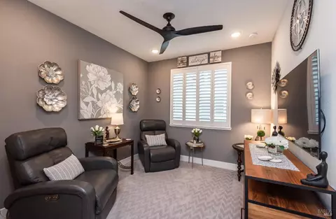 Living - 324 Pear Tree Ter #D, Napa, CA 94558 photo 4 of 4