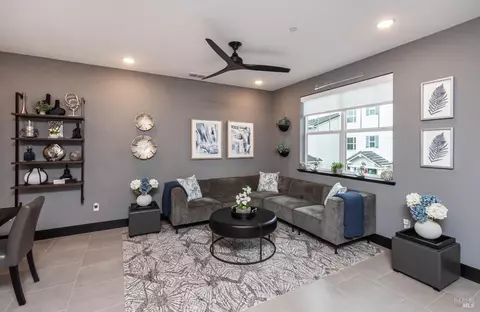 Living - 324 Pear Tree Ter #D, Napa, CA 94558 photo 3 of 4