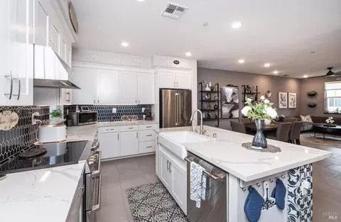 Kitchen - 324 Pear Tree Ter #D, Napa, CA 94558 photo 4 of 5