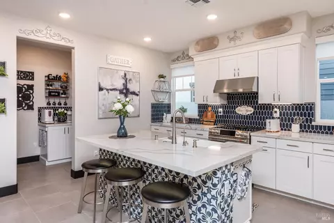 Kitchen - 324 Pear Tree Ter #D, Napa, CA 94558 photo 3 of 5