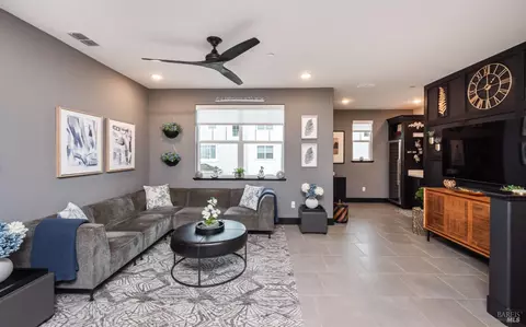 Living - 324 Pear Tree Ter #D, Napa, CA 94558 photo 1 of 4
