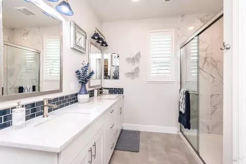 Bath - 324 Pear Tree Ter #D, Napa, CA 94558 photo 3 of 3