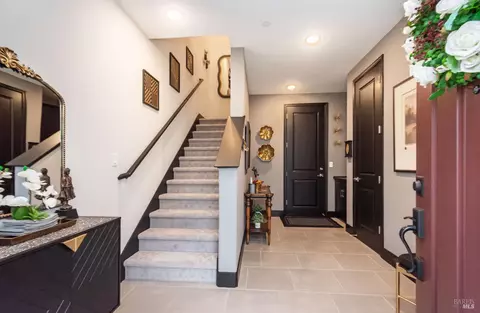 Entry Way - 324 Pear Tree Ter #D, Napa, CA 94558 photo 5 of 5