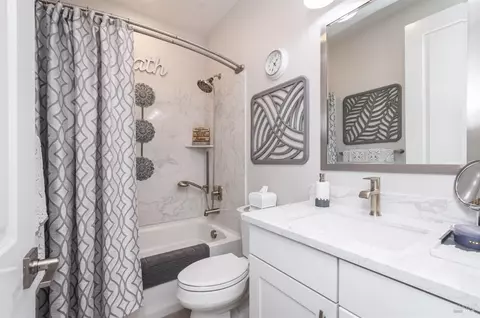 Bath - 324 Pear Tree Ter #D, Napa, CA 94558 photo 2 of 3