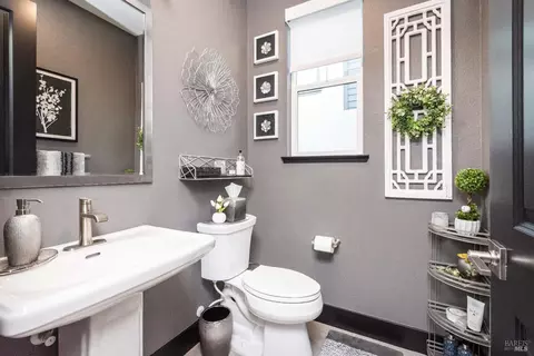 Bath - 324 Pear Tree Ter #D, Napa, CA 94558 photo 1 of 3